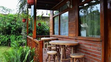 Breakfast, lunch, dinner served; international cuisine