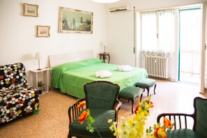 Triple Room, Balcony | Premium bedding, free WiFi, bed sheets - Next Stop Roma Affittacamere Casilino (Rome)