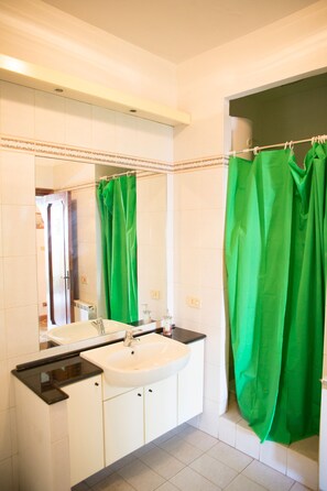 Camera doppia | Bagno | Doccia, asciugamani