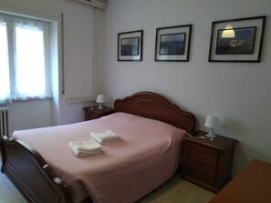Deluxe Double Room, 1 Double Bed | Premium bedding, free WiFi, bed sheets - Next Stop Roma Affittacamere Casilino (Rome)