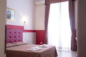 Egyptian cotton sheets, in-room safe, desk, laptop workspace