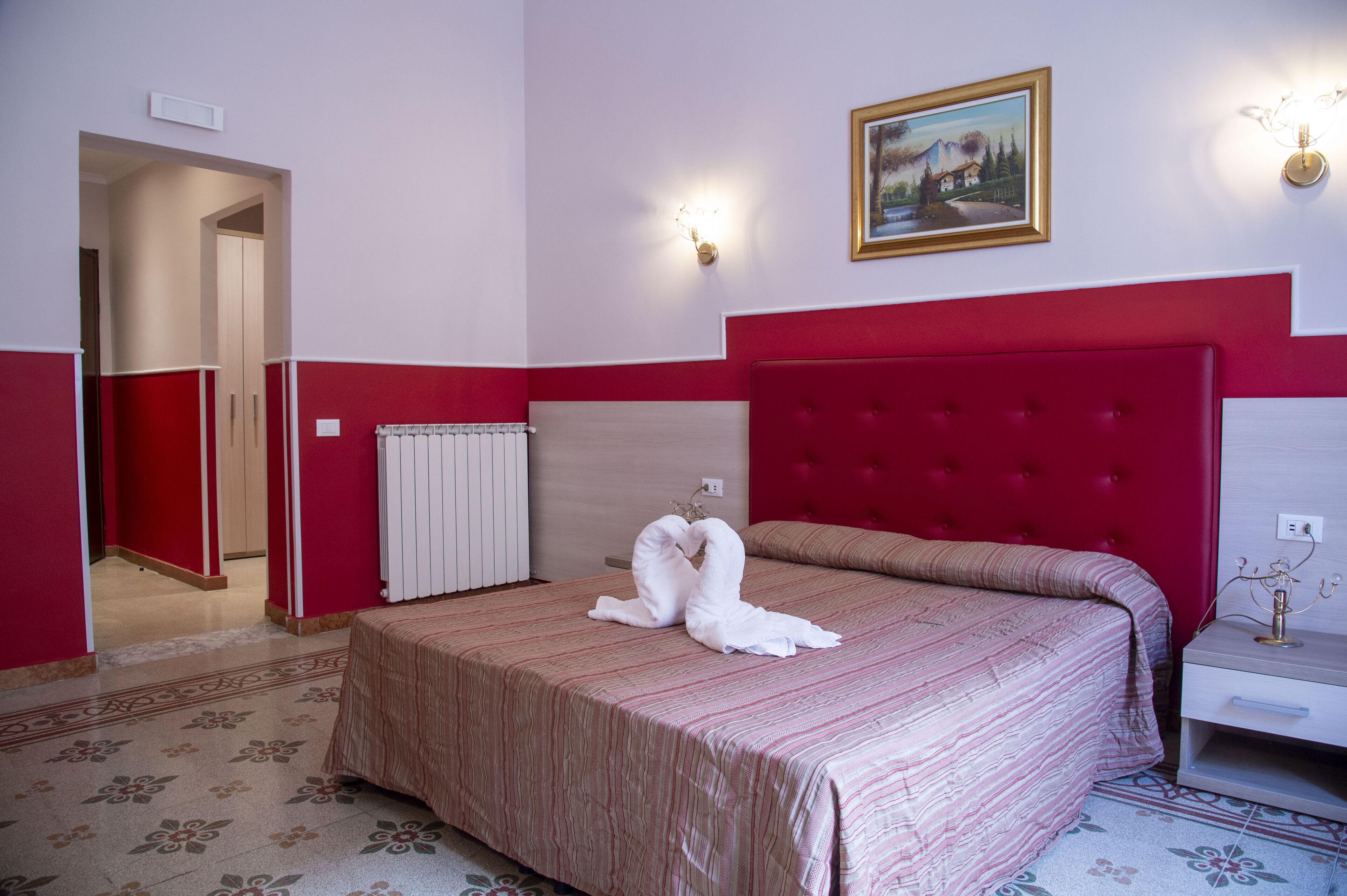 Deluxe-værelse med dobbeltseng eller 2 enkeltsenge - 1 soveværelse - ryger - eget badeværelse | Egyptiske bomuldslagner, pengeskab på værelset, individuelt design