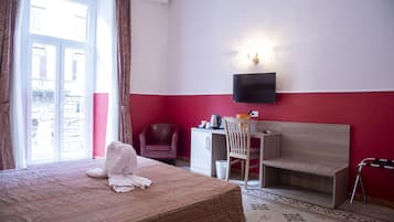 Roupas de cama de algodão egípcio, cofres nos quartos, escrivaninha