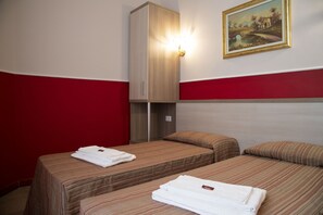 Luxury Double or Twin Room | Egyptian cotton sheets, in-room safe, individually decorated, desk - Domus Napoleone (Rome)