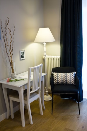 Camera Deluxe con letto matrimoniale o 2 letti singoli, balcone | Biancheria da letto di alta qualità, una cassaforte in camera