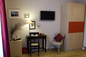 Deluxe-Doppel- oder -Zweibettzimmer, Stadtblick | Zimmerausstattung