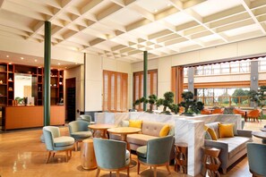 2 restaurants, breakfast, lunch, dinner served; Chinese cuisine 