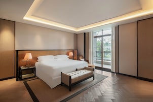 Premium bedding, down comforters, in-room safe, desk