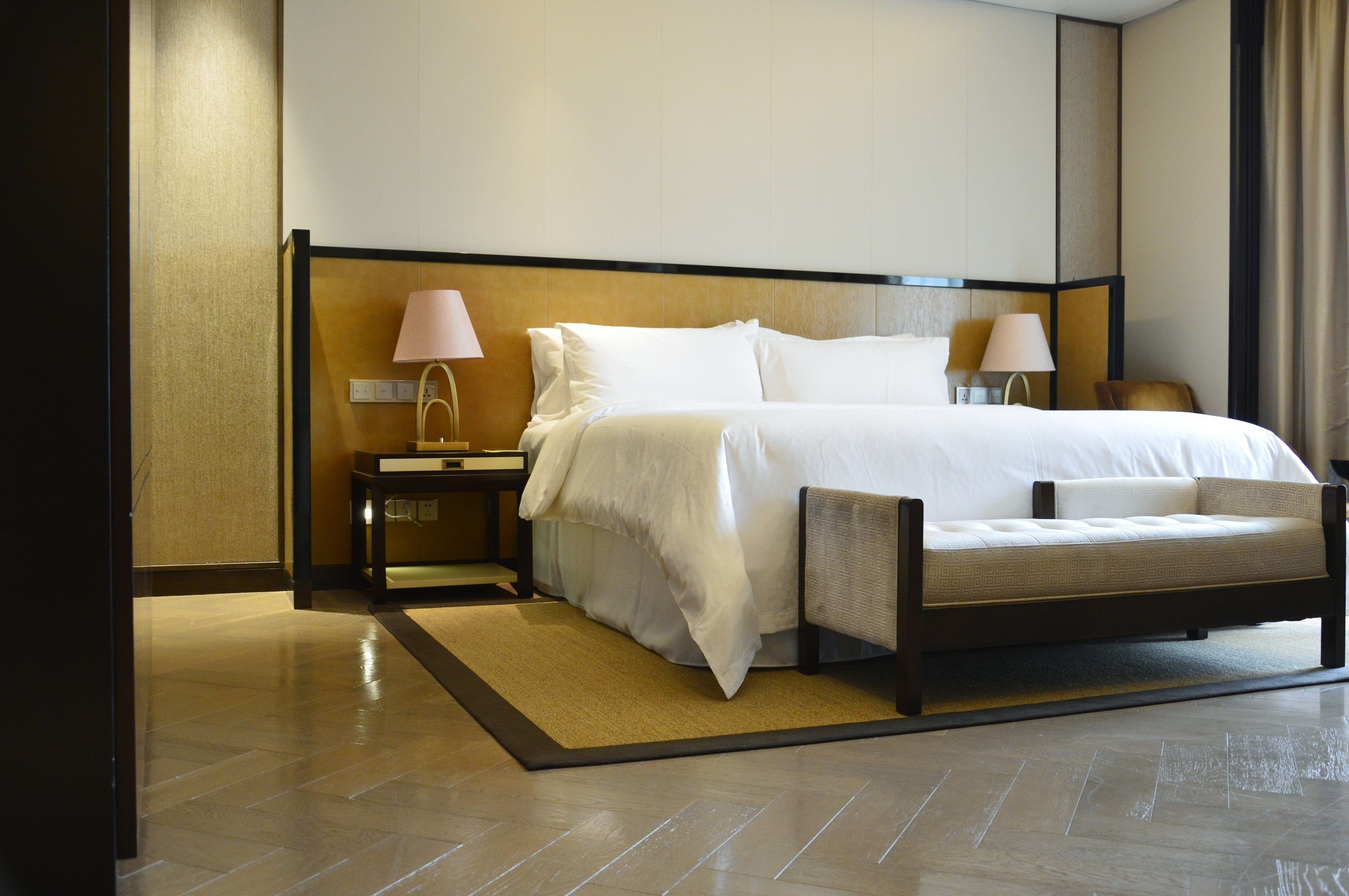 premium bedding, down duvets, in-room safe, desk