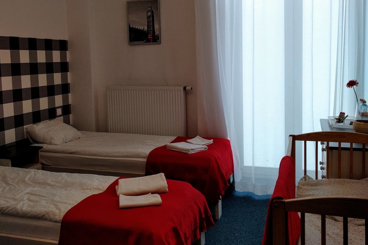 Chambre Triple Standard | Literie de qualité supérieure, fer et planche à repasser