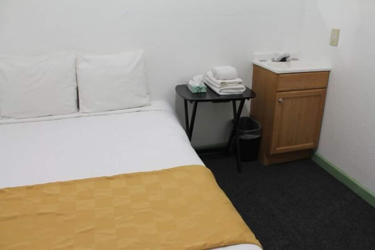 Free WiFi, bed sheets