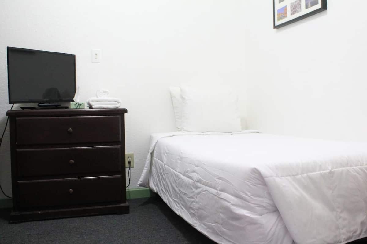 WiFi (free), bed sheets