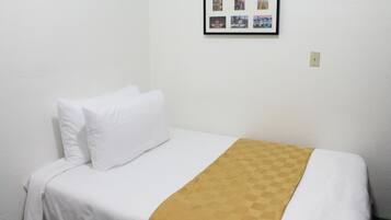 Deluxe Double Room, Shared Bathroom | Free WiFi, bed sheets