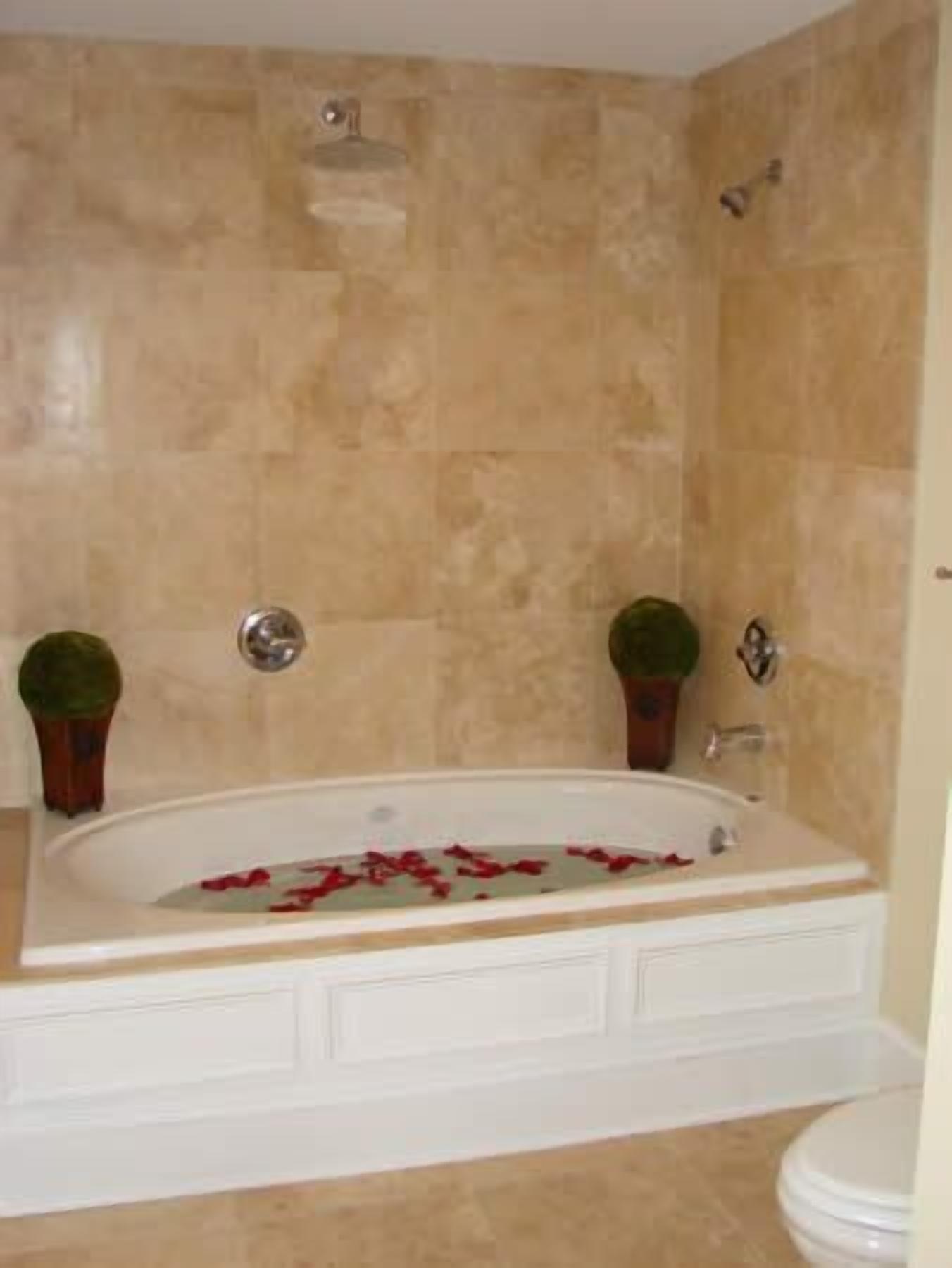 Deep-soaking bathtub