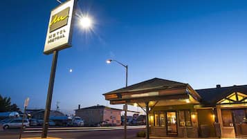 Façade de l’hébergement – soirée/nuit