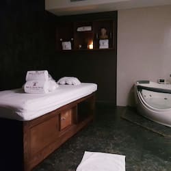 Espace de soins pour les couples, sauna, bain à remous, hammam, hammam