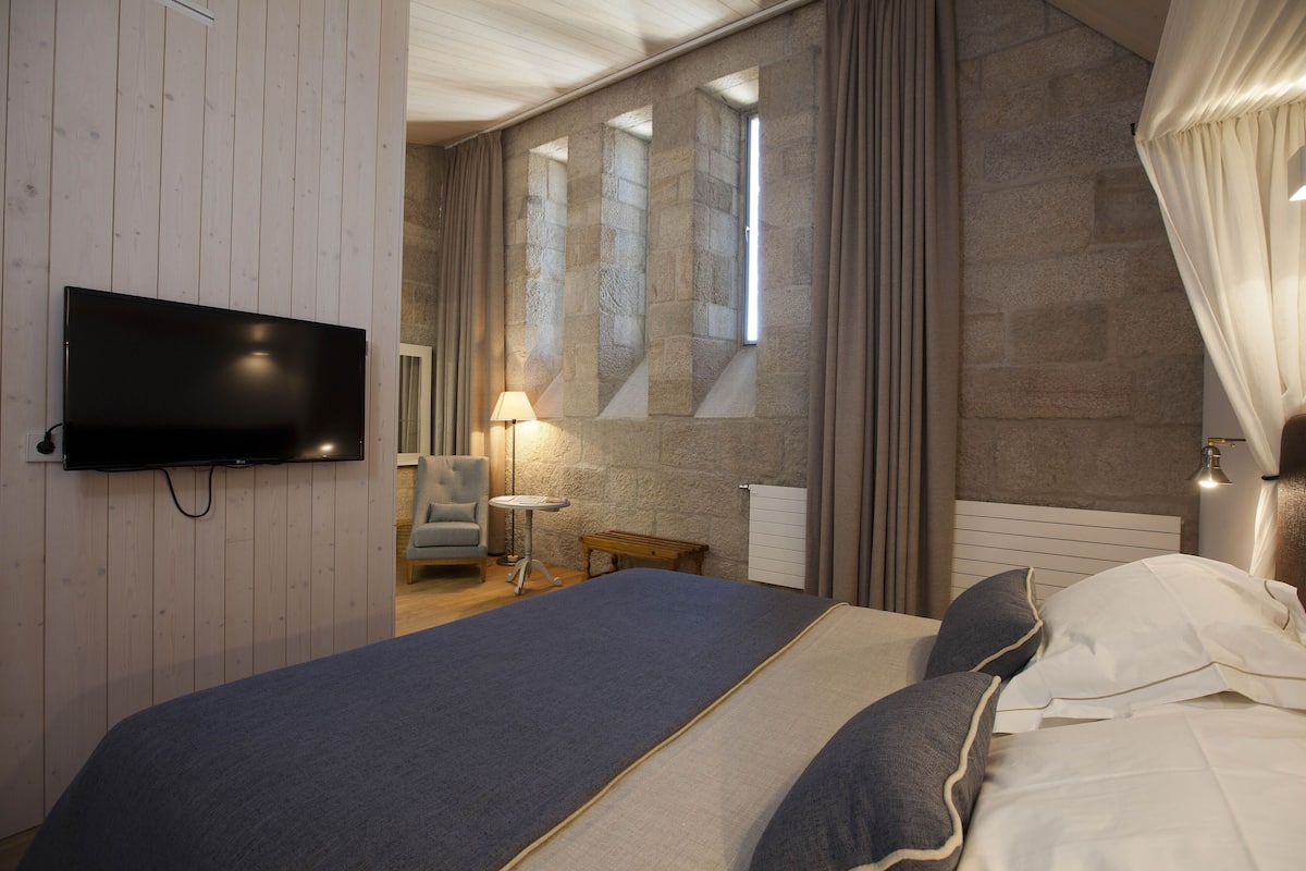 minibar, in-room safe, desk, laptop workspace