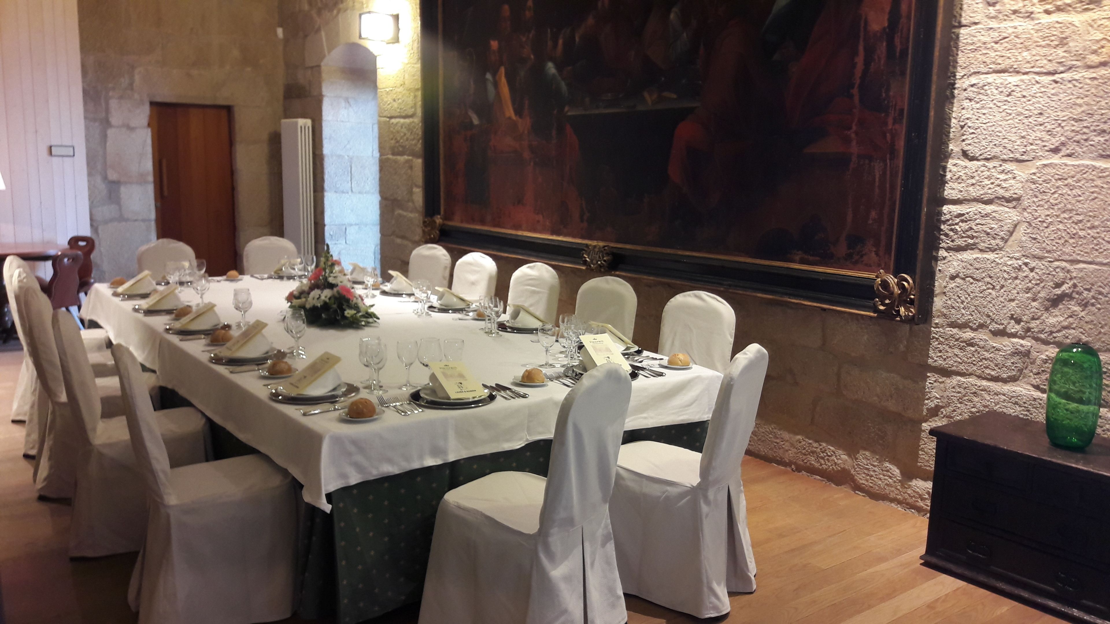 breakfast, lunch and dinner served