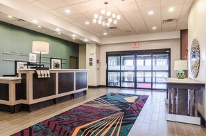 Lobby - Hampton Inn Pratt (Pratt)