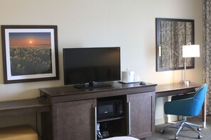 Escritorio, cunas gratuitas, camas extra y wifi gratis 