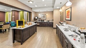 Dining - Hampton Inn Pratt (Pratt)