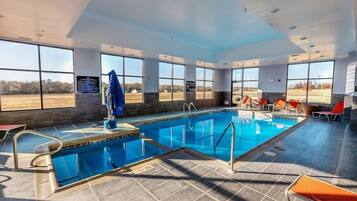 Piscina interna, piscina externa