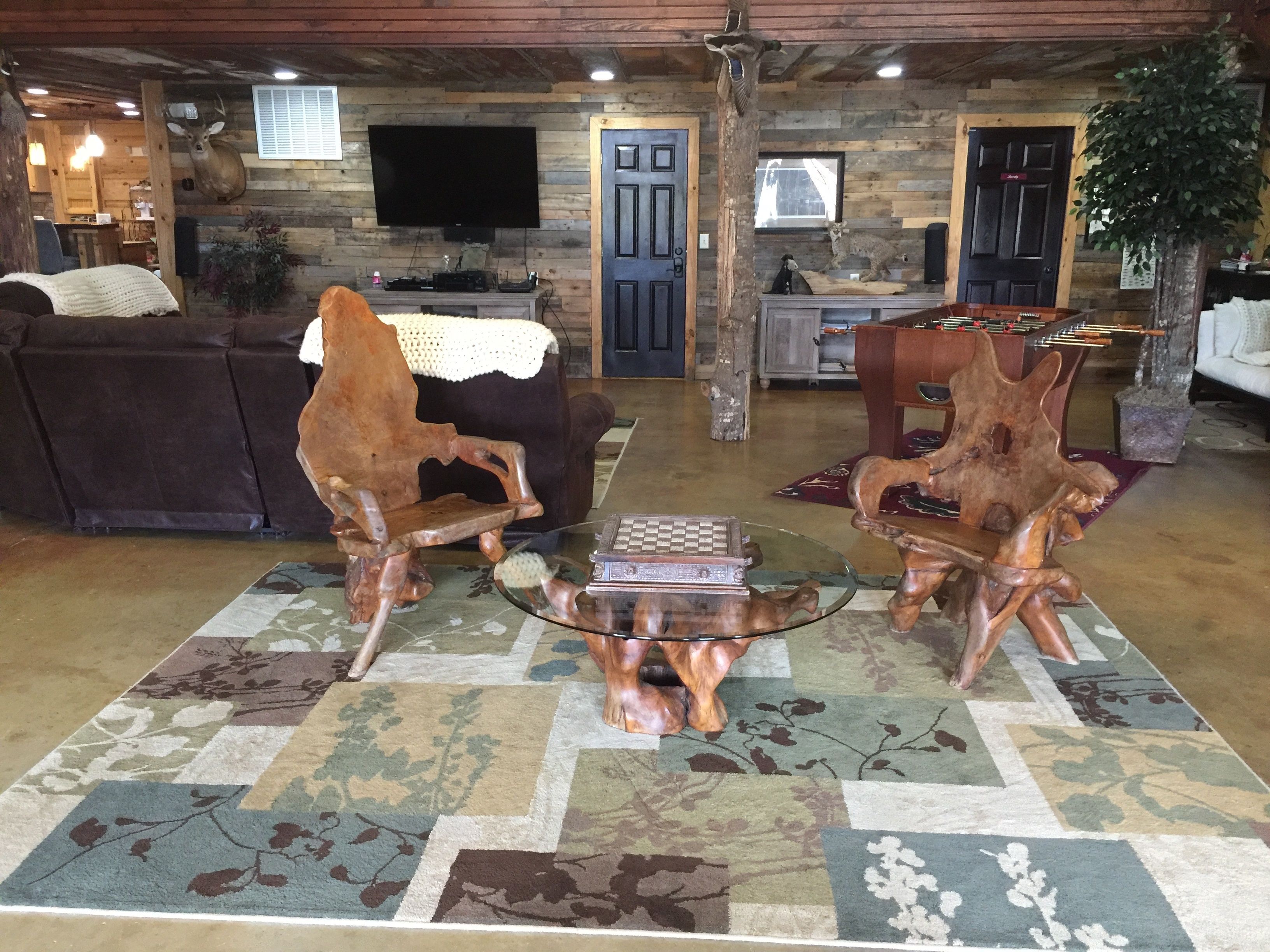 32 インチの薄型テレビ (ケーブル放送視聴可)、テレビ、暖炉