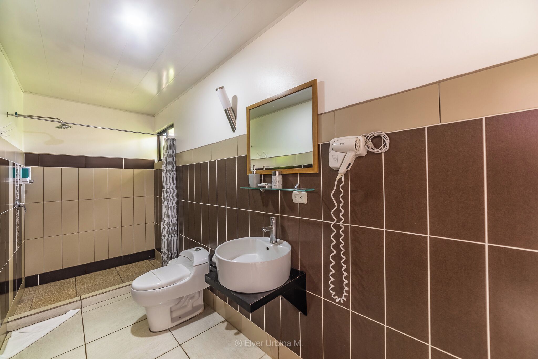 superior room (1 king bed) | bathroom | shower, designer toiletries, hair dryer, towels