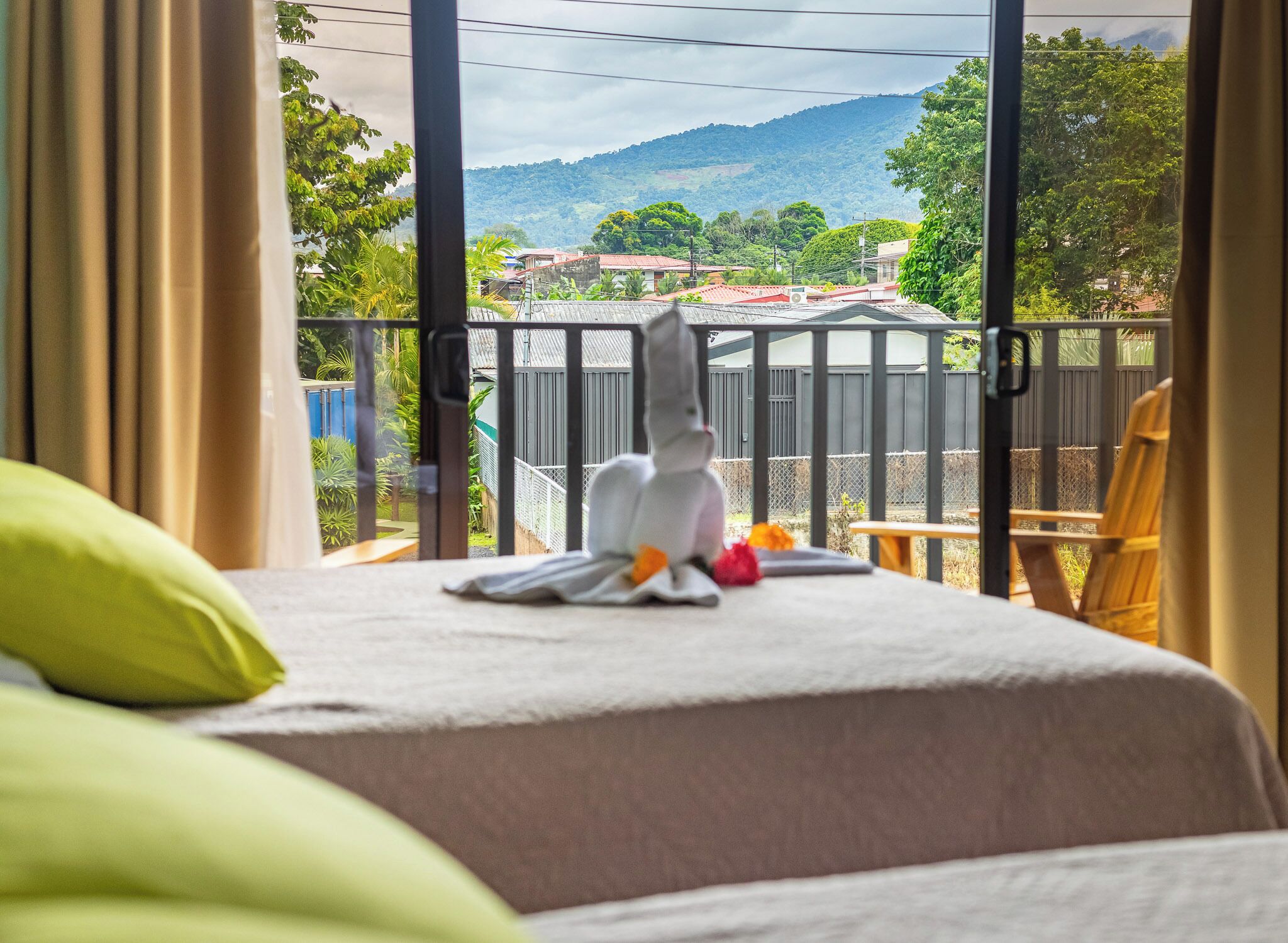 deluxe double room | 1 bedroom, pillow-top beds, in-room safe, desk