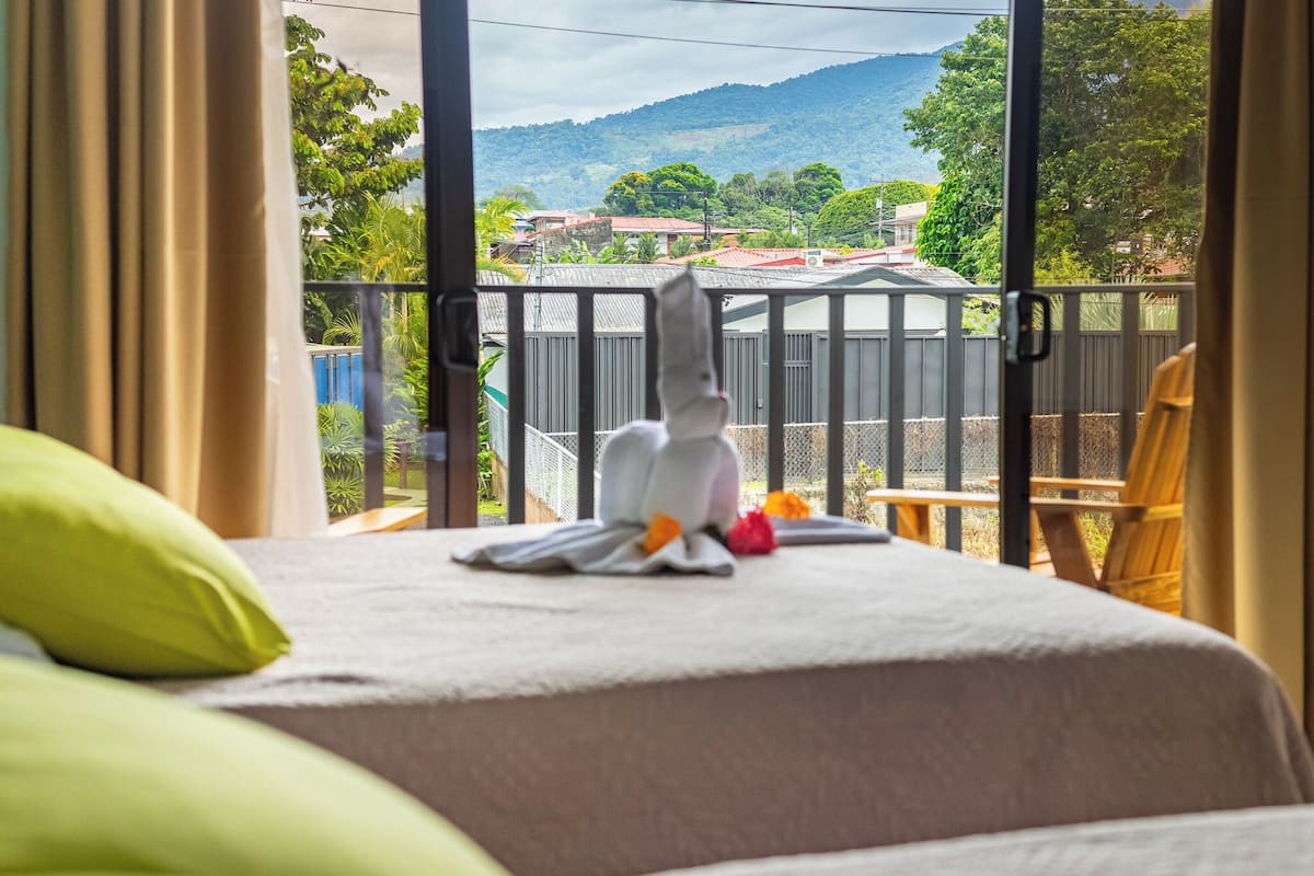 deluxe double room | 1 bedroom, pillow-top beds, in-room safe, desk