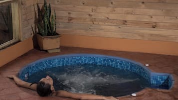 Couples treatment room(s), steam room, hot stone massages