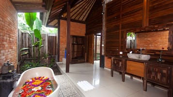 Panoramic Cabin | Bathroom | Separate bathtub and shower, deep-soaking bathtub, rainfall showerhead