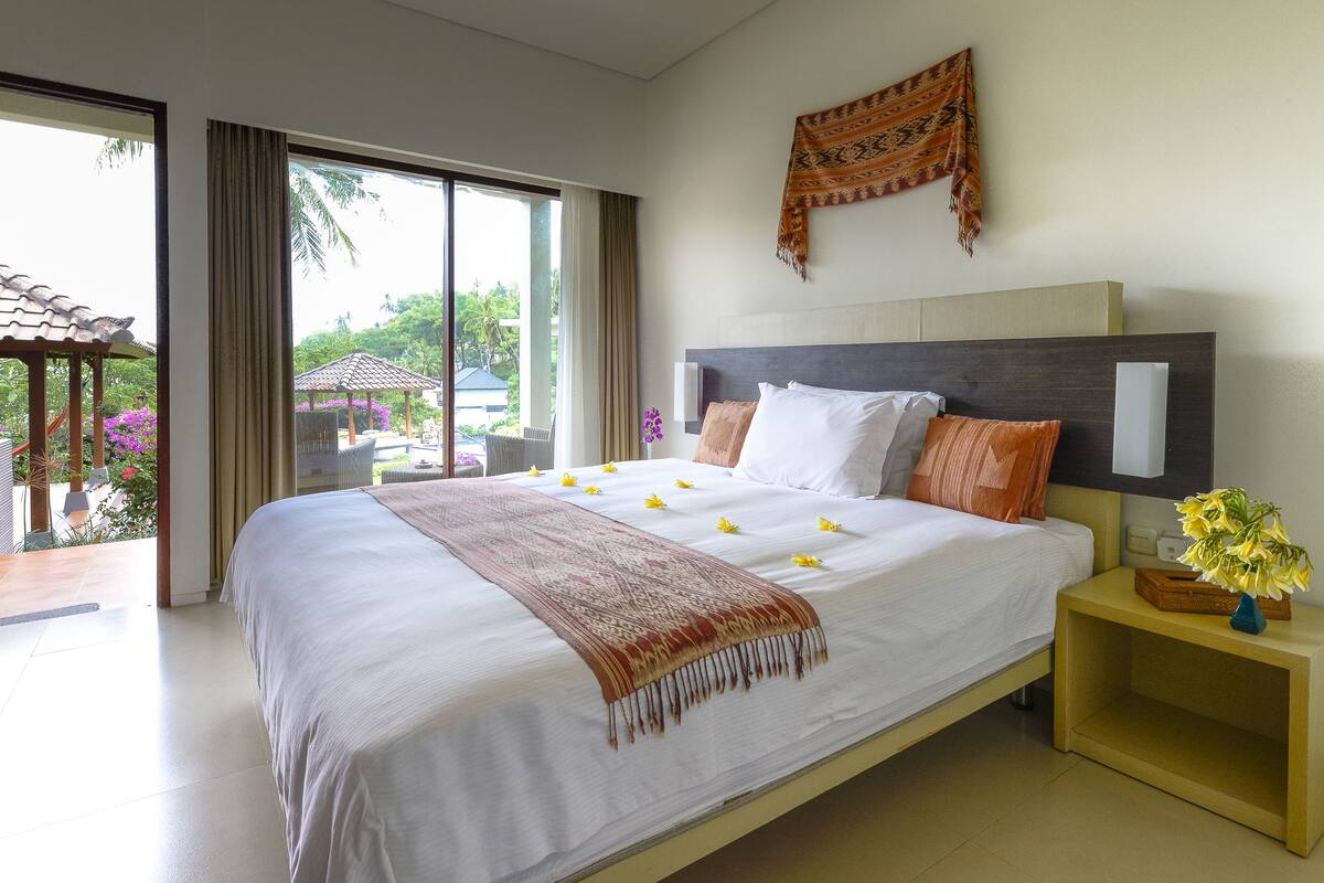 Deluxe Double Room, Sea View | Premium bedding, minibar, desk, laptop workspace