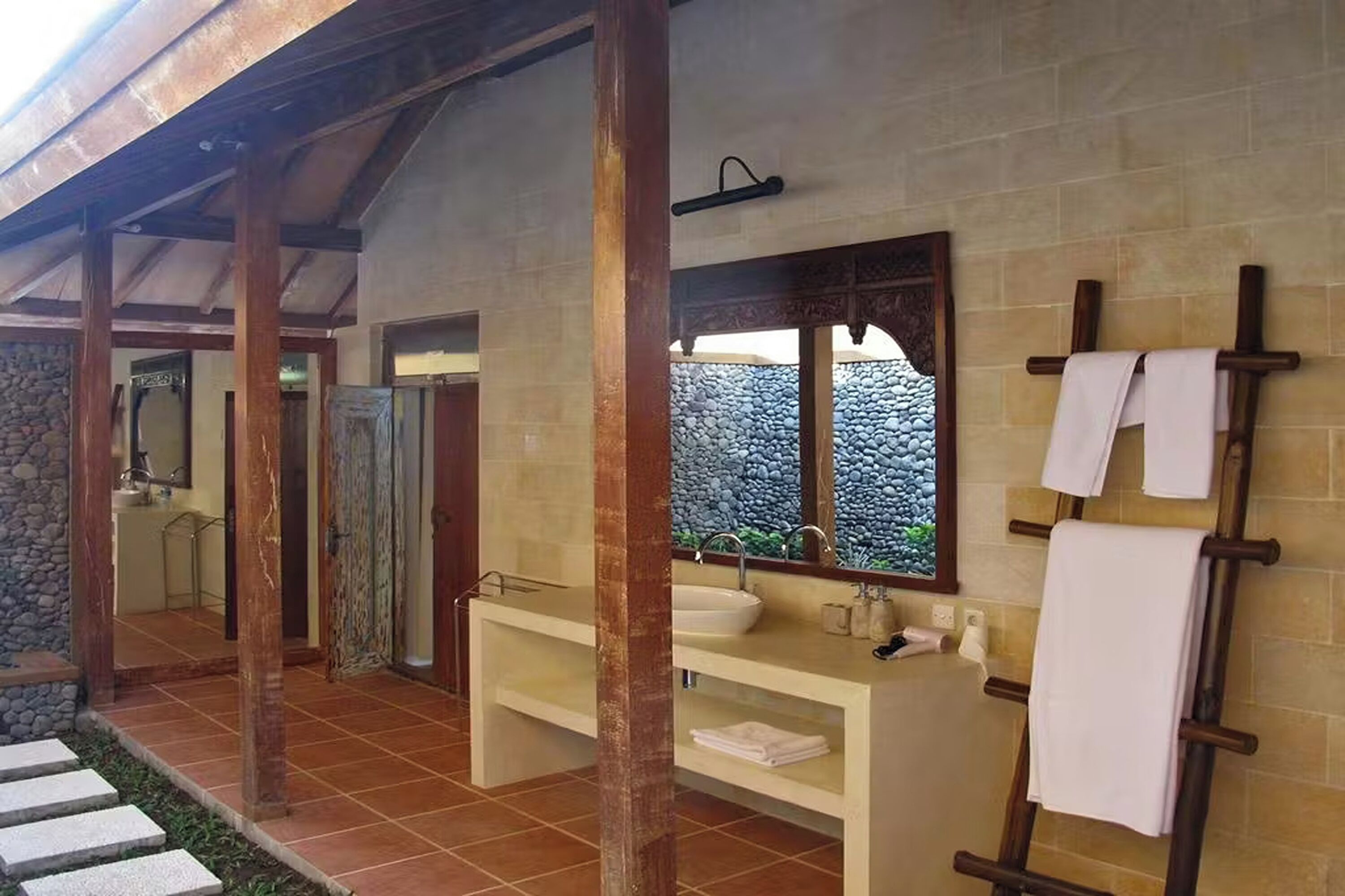 garden bungalow | bathroom | shower, rainfall showerhead, free toiletries, hair dryer