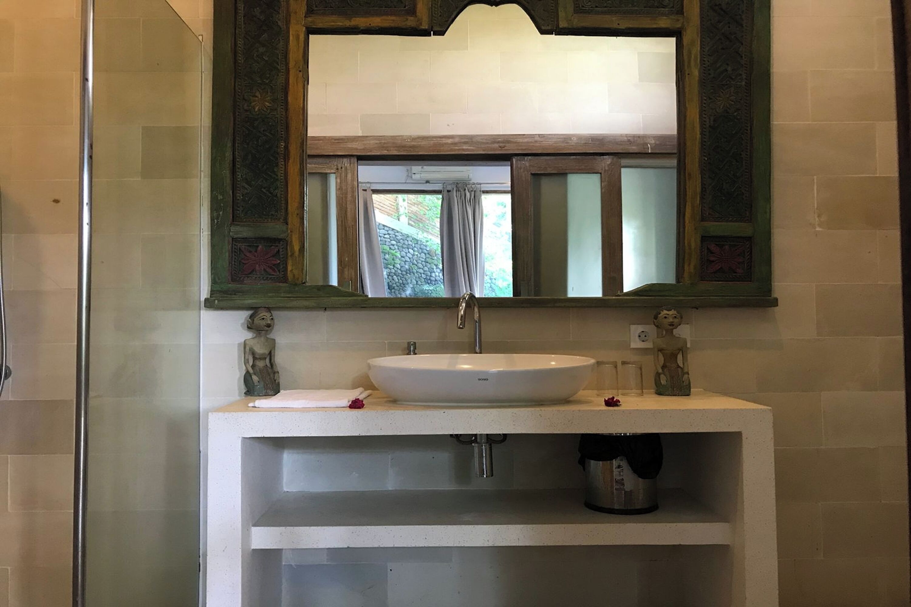 garden suite | bathroom | shower, rainfall showerhead, free toiletries, hair dryer