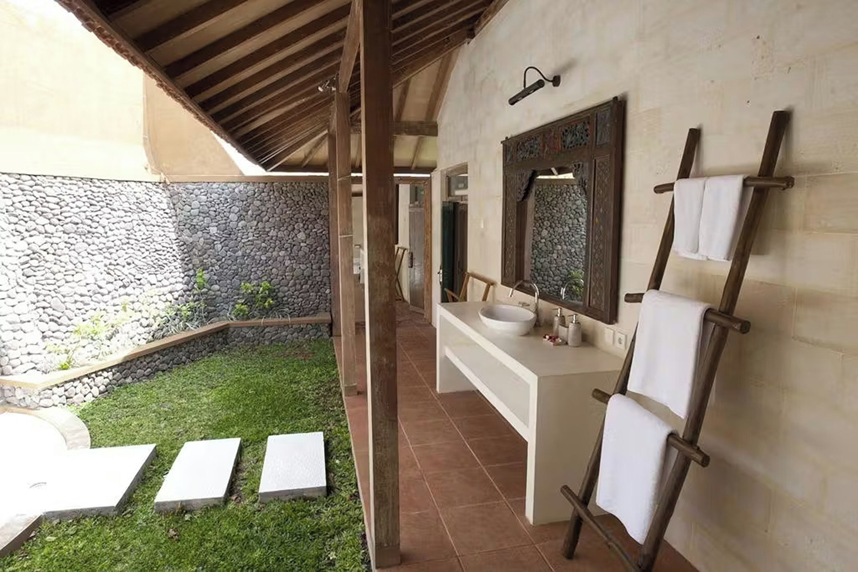 garden bungalow | bathroom | shower, rainfall showerhead, free toiletries, hair dryer