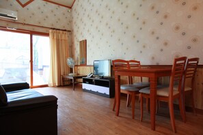 20 PY: Room Assigned Upon Check-In, Base pax is 4, over 4 pax Extra Person Charge 10,000 KRW On Site | In-room dining