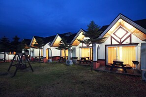 Front of property – evening/night - Pyeongchang Hyundai Sweet Village (Pyeongchang)