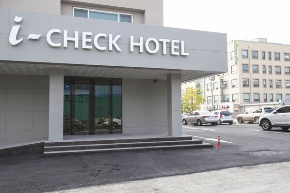 Property entrance - i-CHECK Hotel (Donghae)