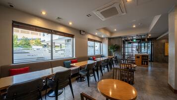 Free daily self-serve breakfast