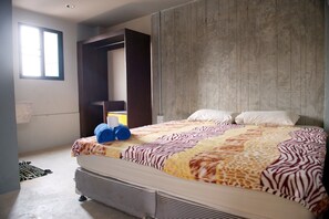 Standard Twin Room with Fan | 免費無線上網