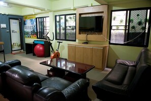 Living room - 9 Hostel - Hostel (Chiang Mai)