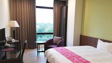 Bureau, rideaux occultants, chambres insonorisées