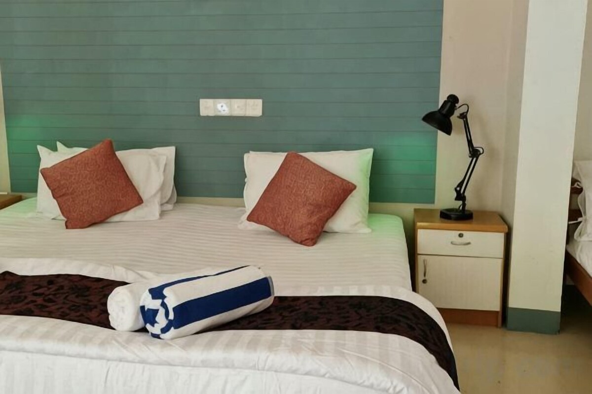 6 bedrooms, minibar, in-room safe, desk