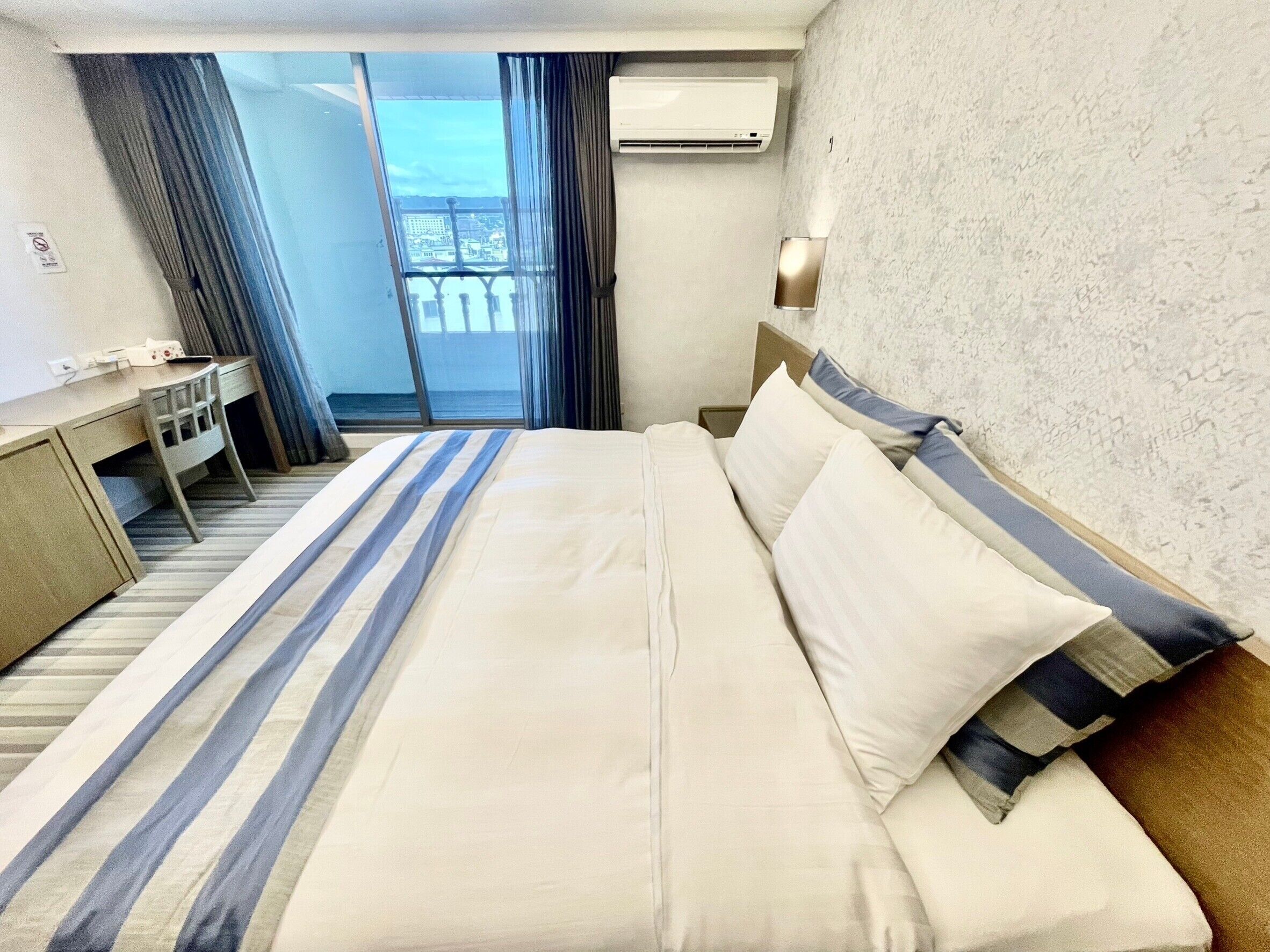 elite double room, 1 double bed, non smoking, lanai | egyptian cotton sheets, premium bedding, down duvets, pillow-top beds