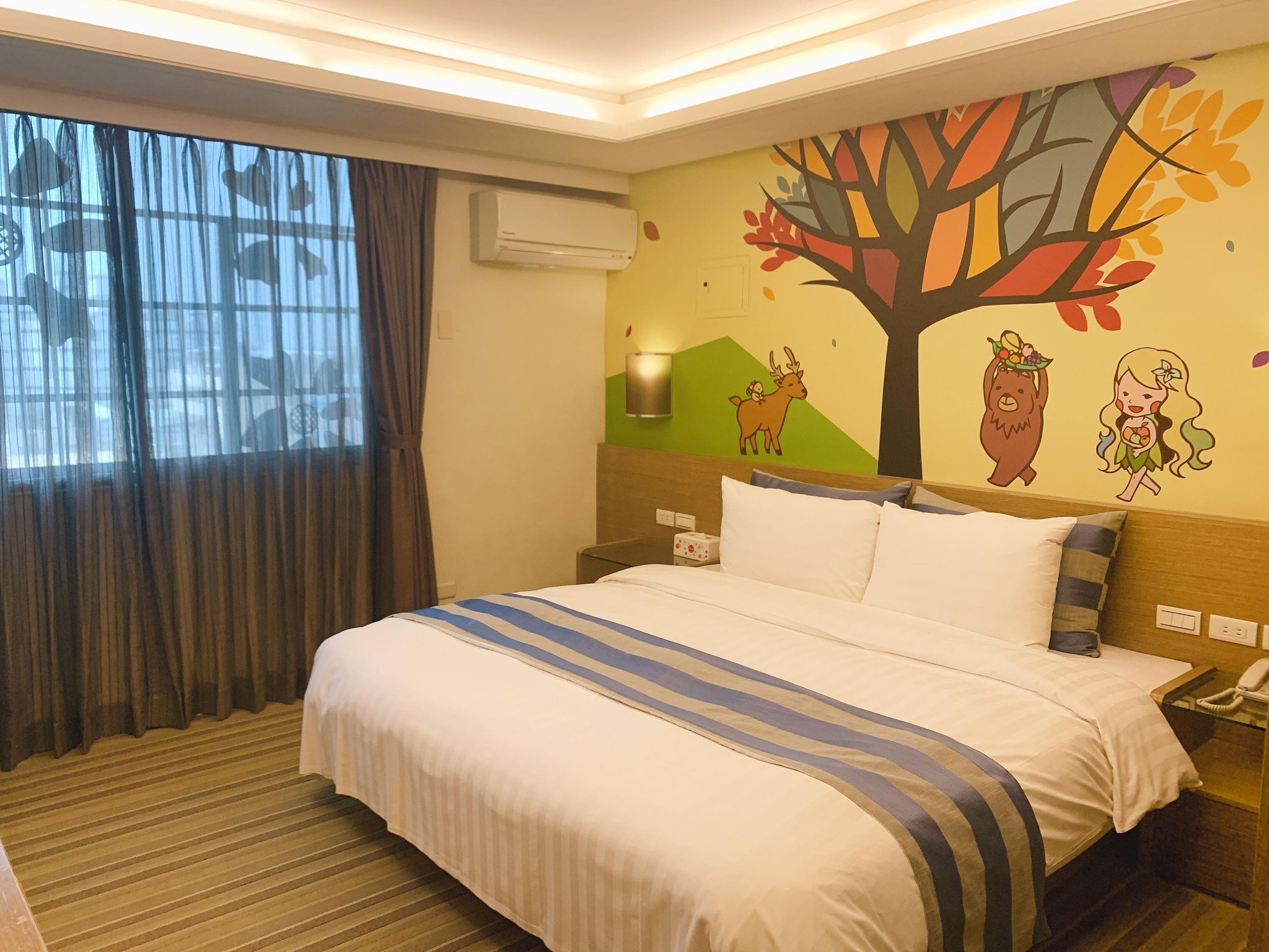 egyptian cotton sheets, premium bedding, down duvets, pillow-top beds