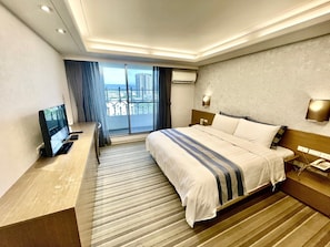 Elite Double Room, 1 Double Bed, Non Smoking, Lanai | Egyptian cotton sheets, premium bedding, down comforters, pillowtop beds - Morn Sun Hotel (Yuanlin)