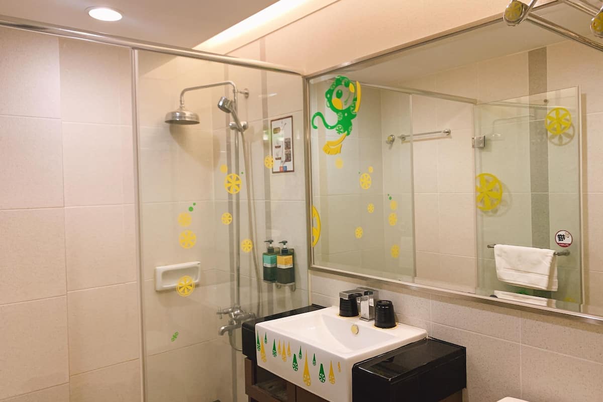 shower, free toiletries, hair dryer, slippers