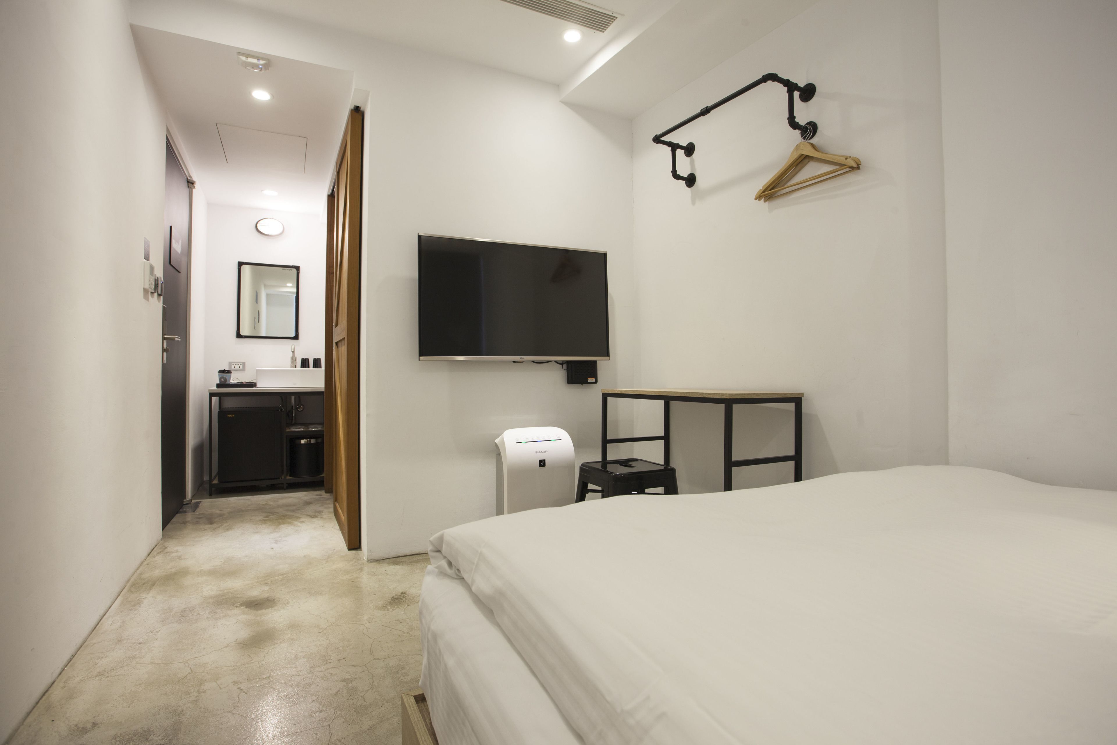 Premium bedding, soundproofing, free WiFi, bed sheets