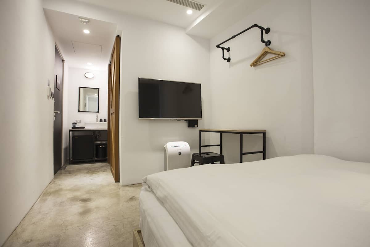Premium bedding, soundproofing, free WiFi, bed sheets